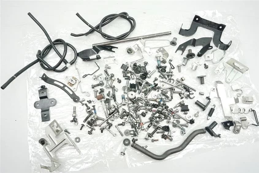 SUZUKI GSR 600 ABS WVB9 SCHRAUBEN & KLEINTEILE