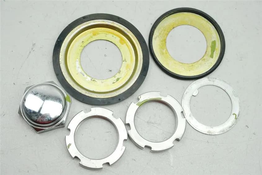 SUZUKI GSR 600 ABS WVB9 SCHRAUBE LENKKOPF GABELBRÜCKE MUTTER SICHERUNG