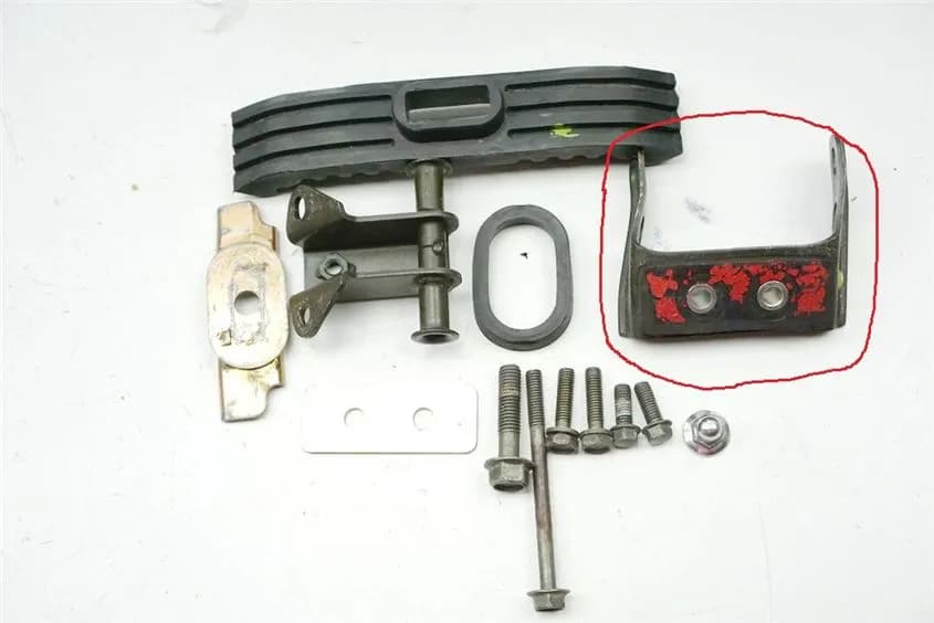 YAMAHA YZF 600 4TV THUNDERCAT HALTERUNG TANK GUMMIS SCHRAUBEN BEFESTIGUNG