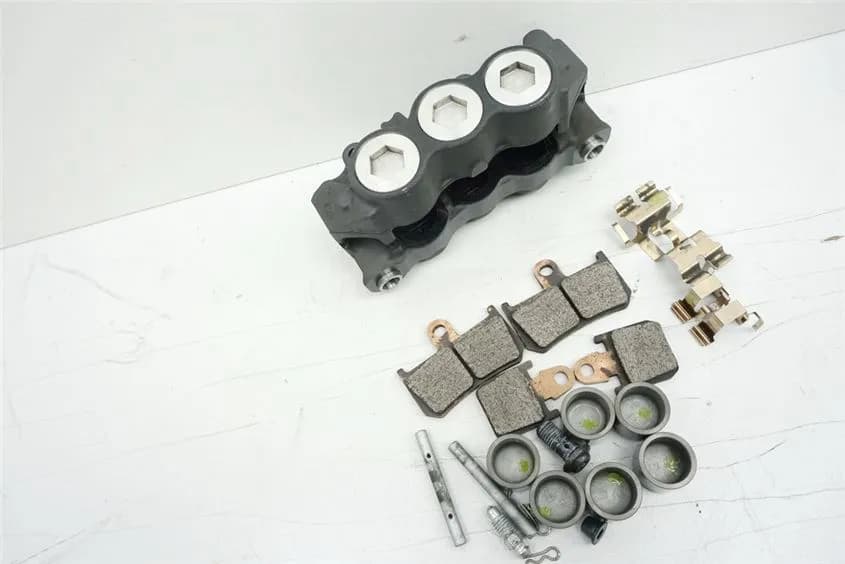 YAMAHA MT01 RP18 BREMSSATTEL RECHTS BRAKE CALIPER