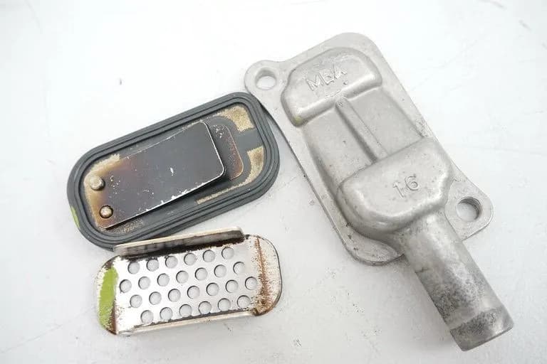 HONDA GL 1800 SC47 A ABS GOLDWING MOTORDECKEL LUFTANSAUGUNG PLÄTTCHENVENTIL