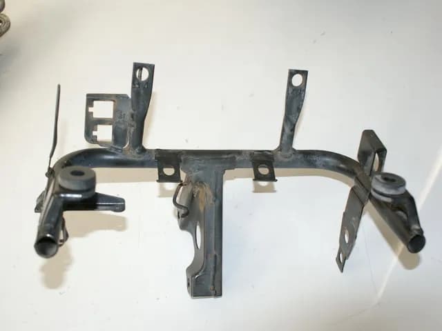 HONDA NX 650 RD02 DOMINATOR VERKLEIDUNGSTRÄGER HALTERUNG