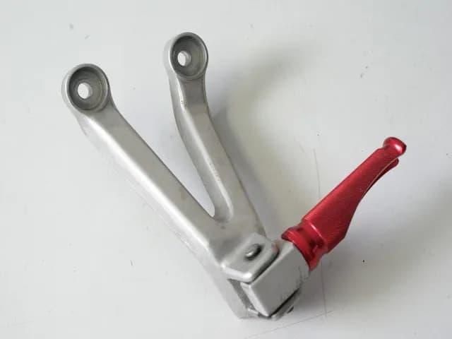 HONDA CBR 900 SC33 FUßRASTENANLAGE SOZIUS LINKS