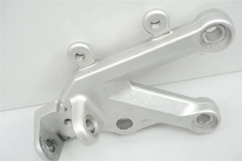 APRILIA RSV 1000 RR ZD4RR FUßRASTENPLATTE FAHRER RECHTS HALTER FUßRASTE