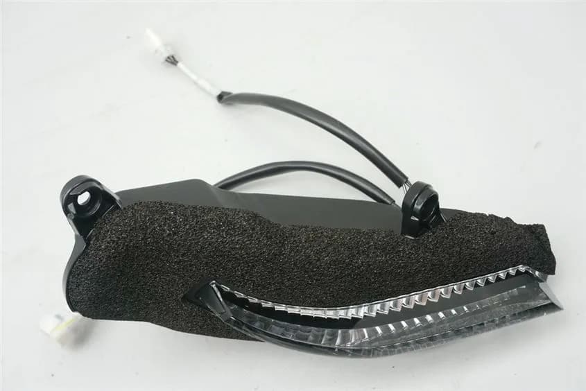 YAMAHA YZF R6 RJ27 STANDLICHT RECHTS LAMPE SCHEINWERFER