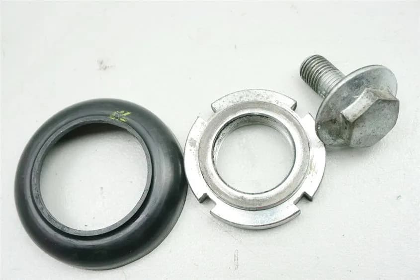 SUZUKI RG 80 GAMMA NC11A SCHRAUBE LENKKOPF SICHERUNG MUTTER GABELBRÜCKE