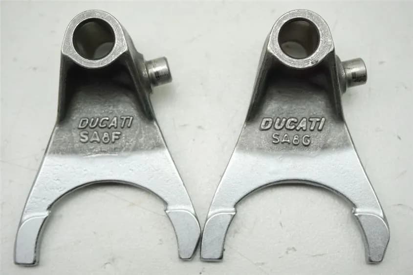 DUCATI MONSTER 696 M5 SCHALTKLAUEN SCHALTGABELN GETRIEBE