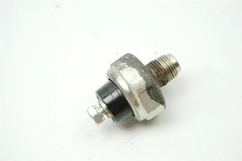 SUZUKI VLR 1800 T WVCT C 1800 R ÖLDRUCKSCHALTER