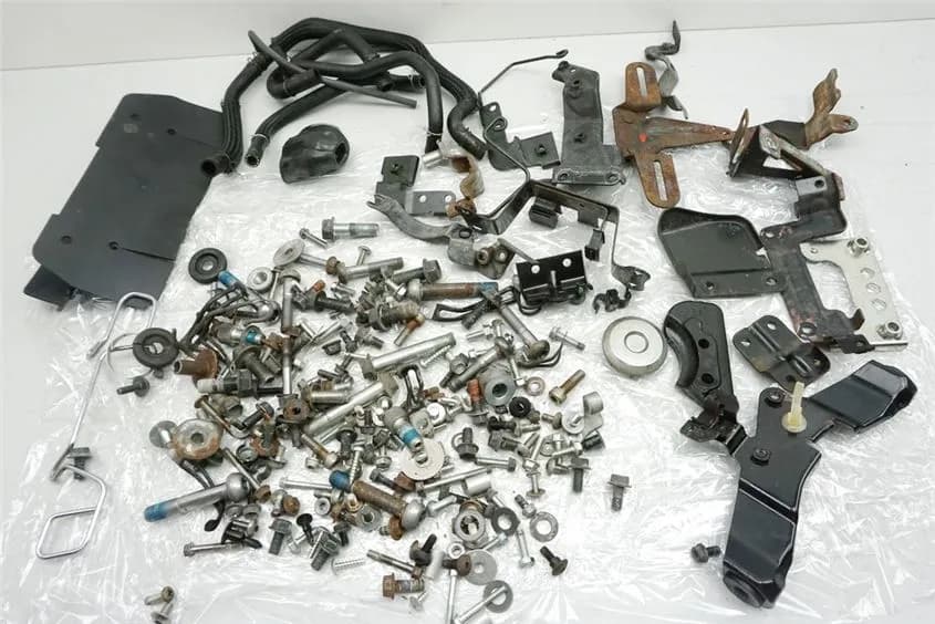 SUZUKI VLR 1800 T WVCT C 1800 R SCHRAUBEN & KLEINTEILE & HALTER