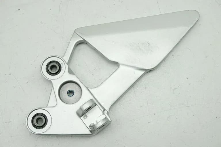 YAMAHA FZ6 N RJ07 FUßRASTENTRÄGER FAHRER LINKS HALTER FUßRASTE FUßRASTENPLATTE