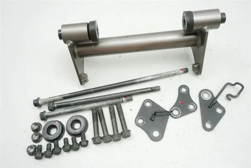 KAWASAKI VN 900 C 11A CUSTOM HALTERUNG MOTOR ACHSE BOLZEN SCHRAUBEN MOTORHALTER