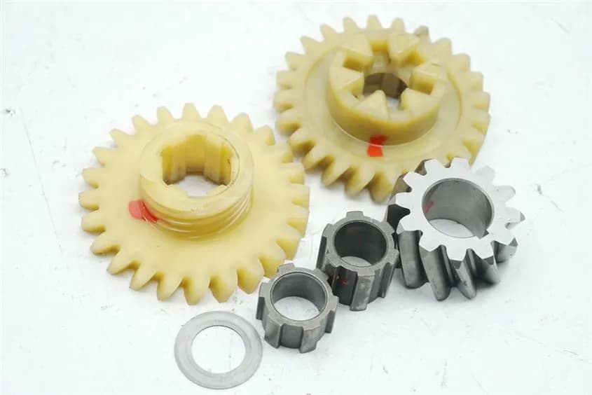 SUZUKI RG 80 GAMMA NC11A ZAHNRAD RITZEL WELLE ANTRIEB DREHZAHLMESSER