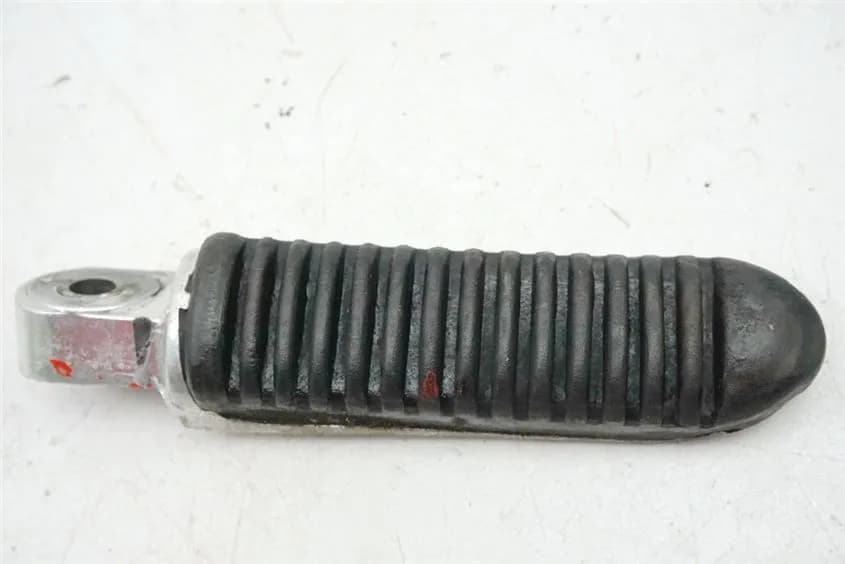 SUZUKI GSXF 750 GR78A FUßRASTE SOZIUS RECHTS FOOTREST