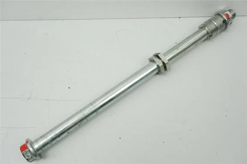 KTM DUKE 125 ABS A3 SCHWINGACHSE ACHSE SCHWINGE DISTANZEN