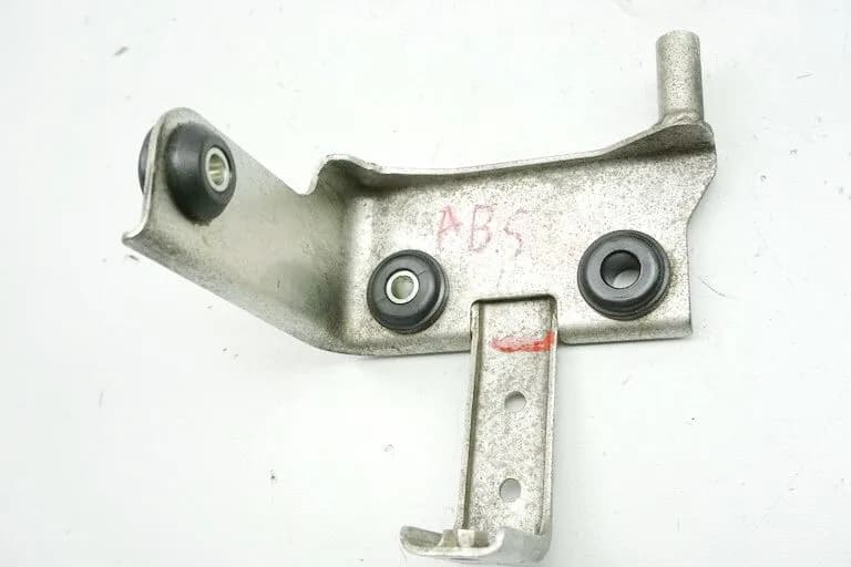 SUZUKI AN 650 ABS WVBU BURGMAN EXECUT HALTERUNG ABS PUMPE TRÄGER