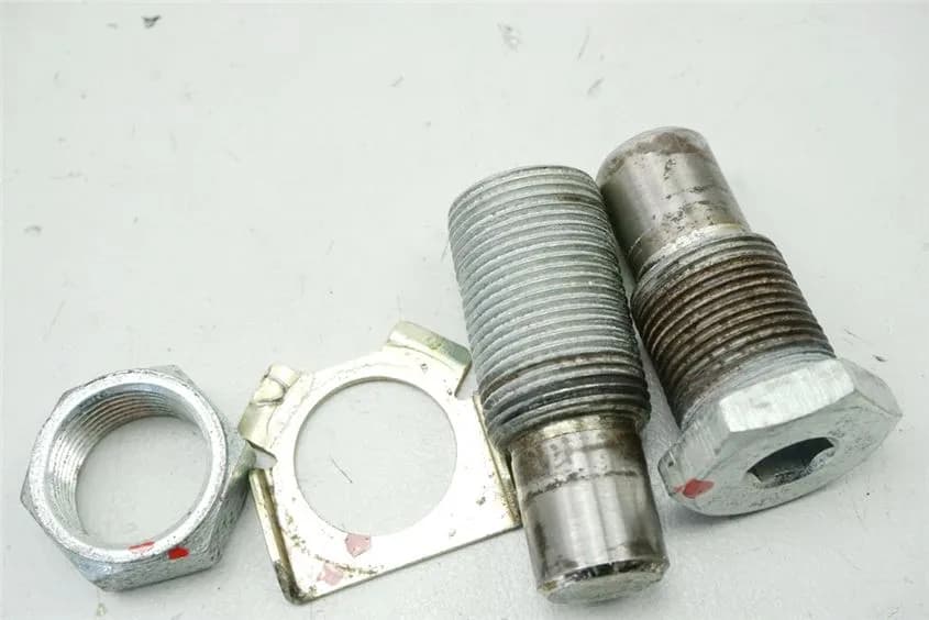 YAMAHA XV 750 3AL VIRAGO SCHRAUBE SCHWINGE ZENTRIERUNG BOLZEN HALTER