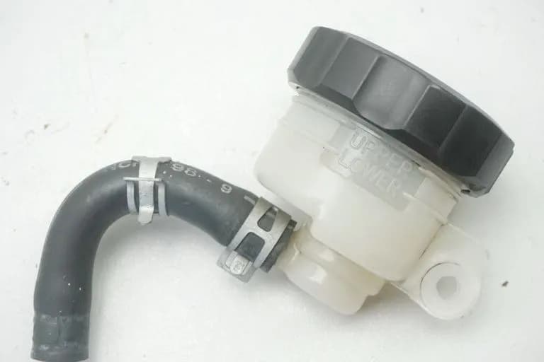 SUZUKI GSX 600 F AJ BREMSFLÜSSIGKEITSBEHÄLTER HINTEN