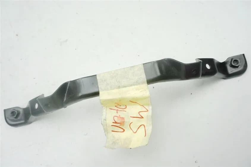 SUZUKI GSX 600 F AJ HALTERUNG STREBE UNTER SCHEINWERFER TRÄGER VERKLEIDUNG