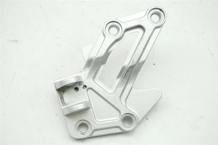 KAWASAKI GPZ 600 R NINJA ZX600A FUßRASTENTRÄGER FAHRER RECHTS HALTER FUßRASTE