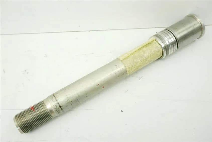 KAWASAKI Z 1000 ABS ZRT00B STECKACHSE VORN ACHSE DISTANZHÜLSEN