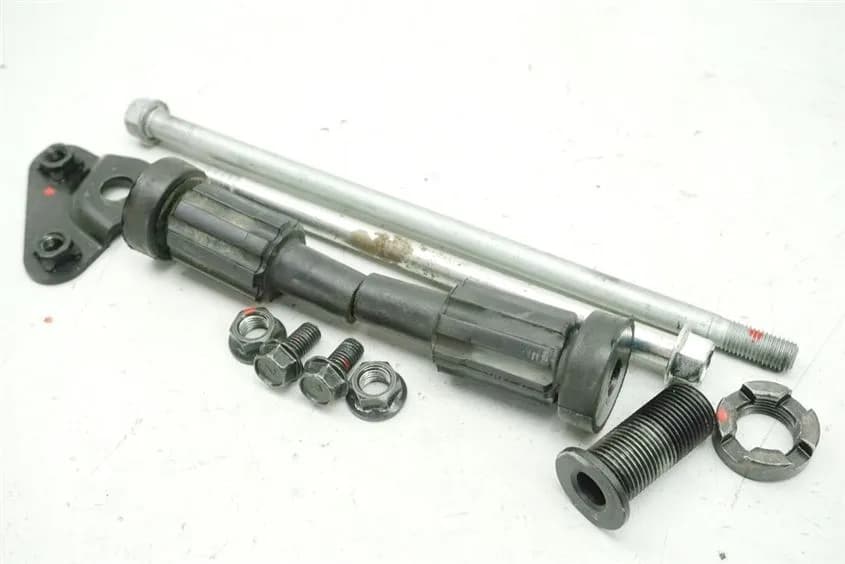 KAWASAKI Z 1000 ABS ZRT00B HALTERUNG MOTOR ACHSE BOLZEN DISTANZEN MOTORHALTER