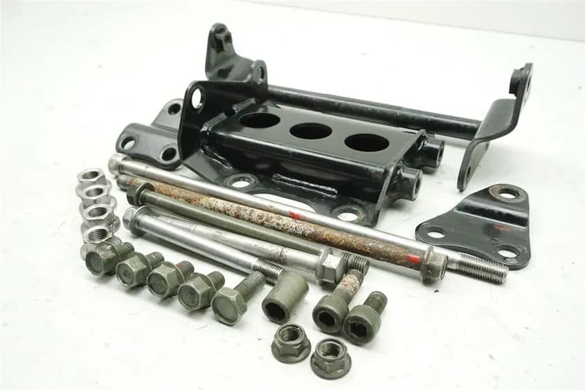 YAMAHA XVS 1100 VP05 CLASSIC DRAG STA HALTERUNG MOTOR ACHSE BOLZEN MOTORHALTER