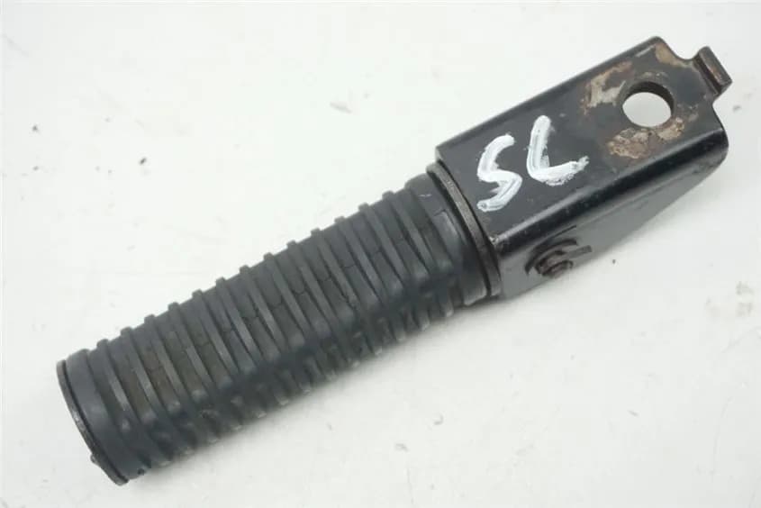 HONDA CX 500 C PC01 FUßRASTE SOZIUS LINKS HALTER HALTEPLATTE