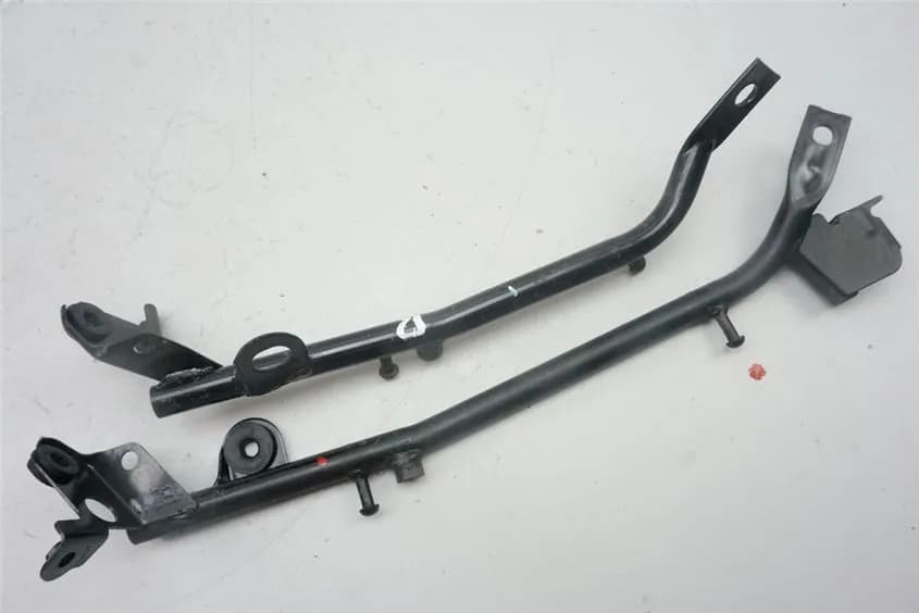 SUZUKI GS 500 E GM51B HALTERUNG RÜCKLICHT LINKS & RECHTS STREBE TRÄGER