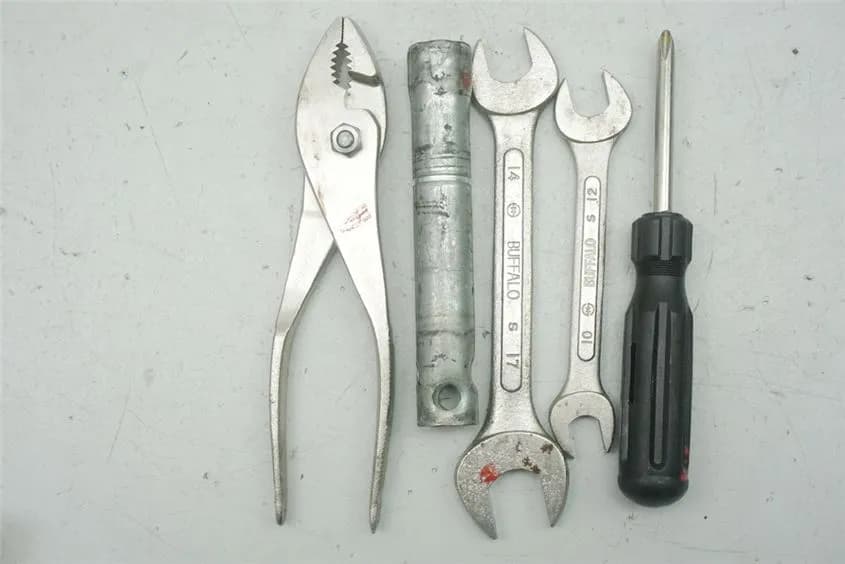 HYOSUNG GA 125 CRUISE II BORDWERKZEUG WERKZEUG