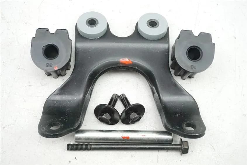 YAMAHA FZ6 S RJ14 S2 HALTERUNG TANK TANKHALTER HALTEPLATTE GUMMIS