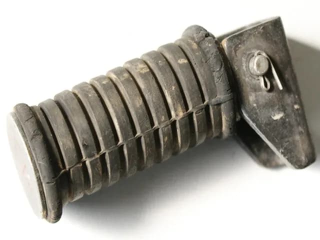 KAWASAKI BN 125 A ELIMINATOR FUßRASTE SOZIUS LINKS