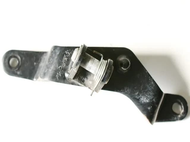 KAWASAKI BN 125 A ELIMINATOR FUßRASTENTRÄGER FAHRER LI