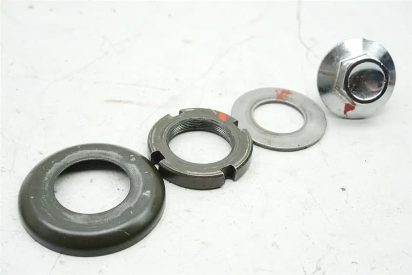 KAWASAKI GPZ 500 S EX500D MUTTER SICHERUNG LENKKOPF GABELBRÜCKE SCHRAUBE