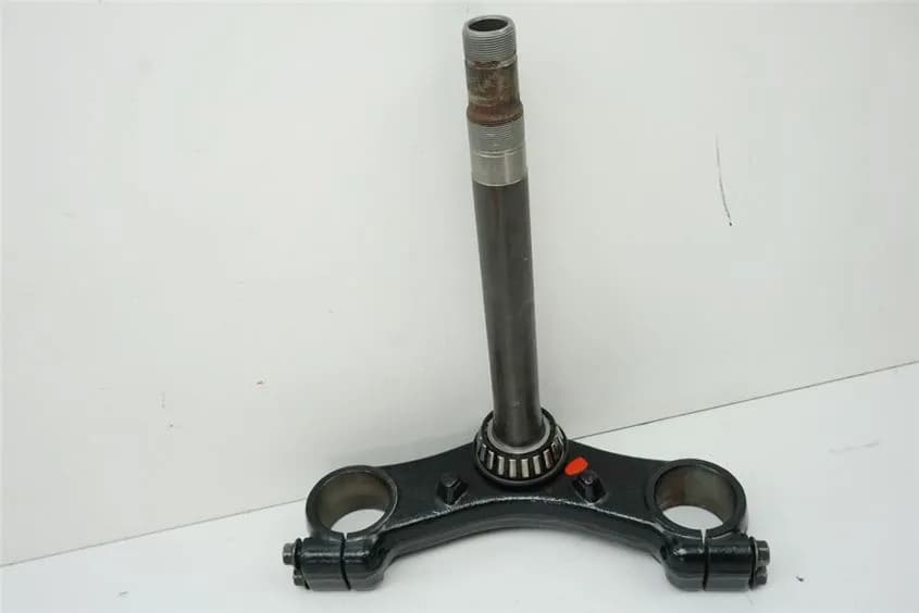 SUZUKI GSX 1100 G GV74A GABELBRÜCKE UNTEN GABEL FORK