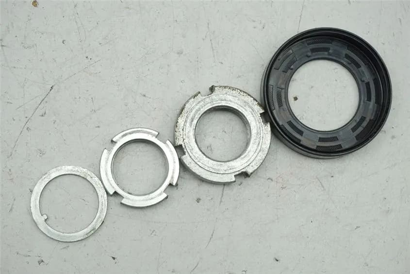 SUZUKI AN 400 WVAU BURGMAN MUTTER SICHERUNG LENKKOPF GABELBRÜCKE GABELJOCH