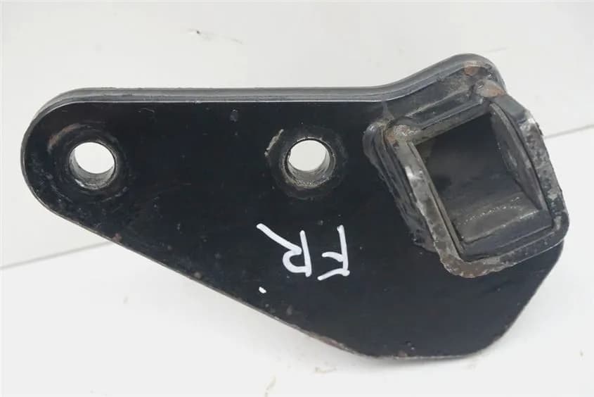 SUZUKI GZ 125 MARAUDER FUßRASTENTRÄGER FAHRER RECHTS HALTER FUßRASTE