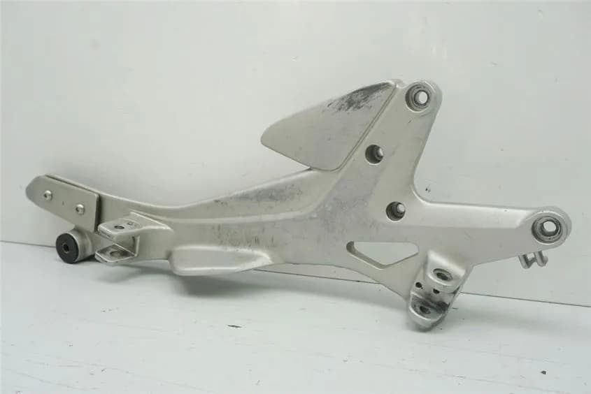 HONDA CBF 600 NABS PC38 FUßRASTENPLATTE RECHTS HALTER FUßRASTE