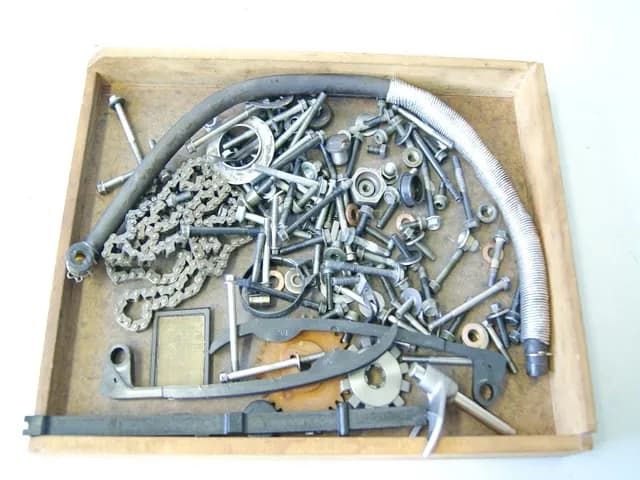 SUZUKI VL 125 WVA4 INTRUDER SCHRAUBEN KLEINTEILE MOTOR