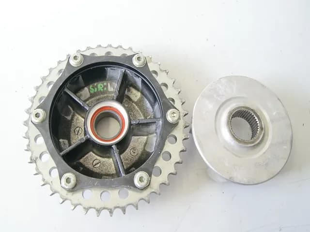 TRIUMPH DAYTONA 955 i T 595 KETTENRADTRÄGER NABE SCHWINGE