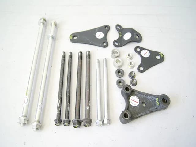 HONDA CB 600 PC41 HORNET HALTERUNG ACHSE MOTOR HALTER