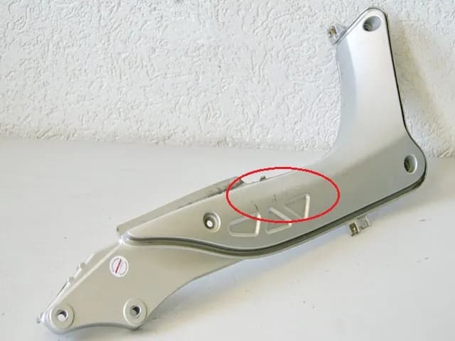 YAMAHA XQ 125 MAXSTER VERKLEIDUNG FUßRAUM RECHTS