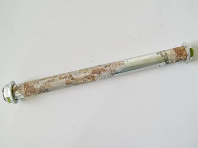 KAWASAKI ER-6 F EX650A SCHWINGACHSE ACHSE SCHWINGE