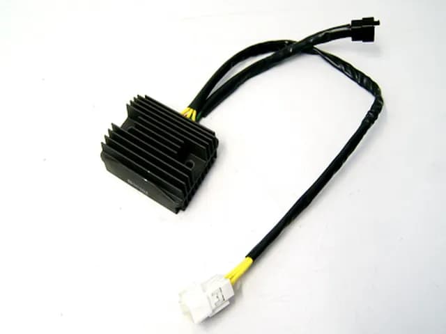 GILERA GP 800 ZAPM55 LADEREGLER REGLER GLEICHRICHTER