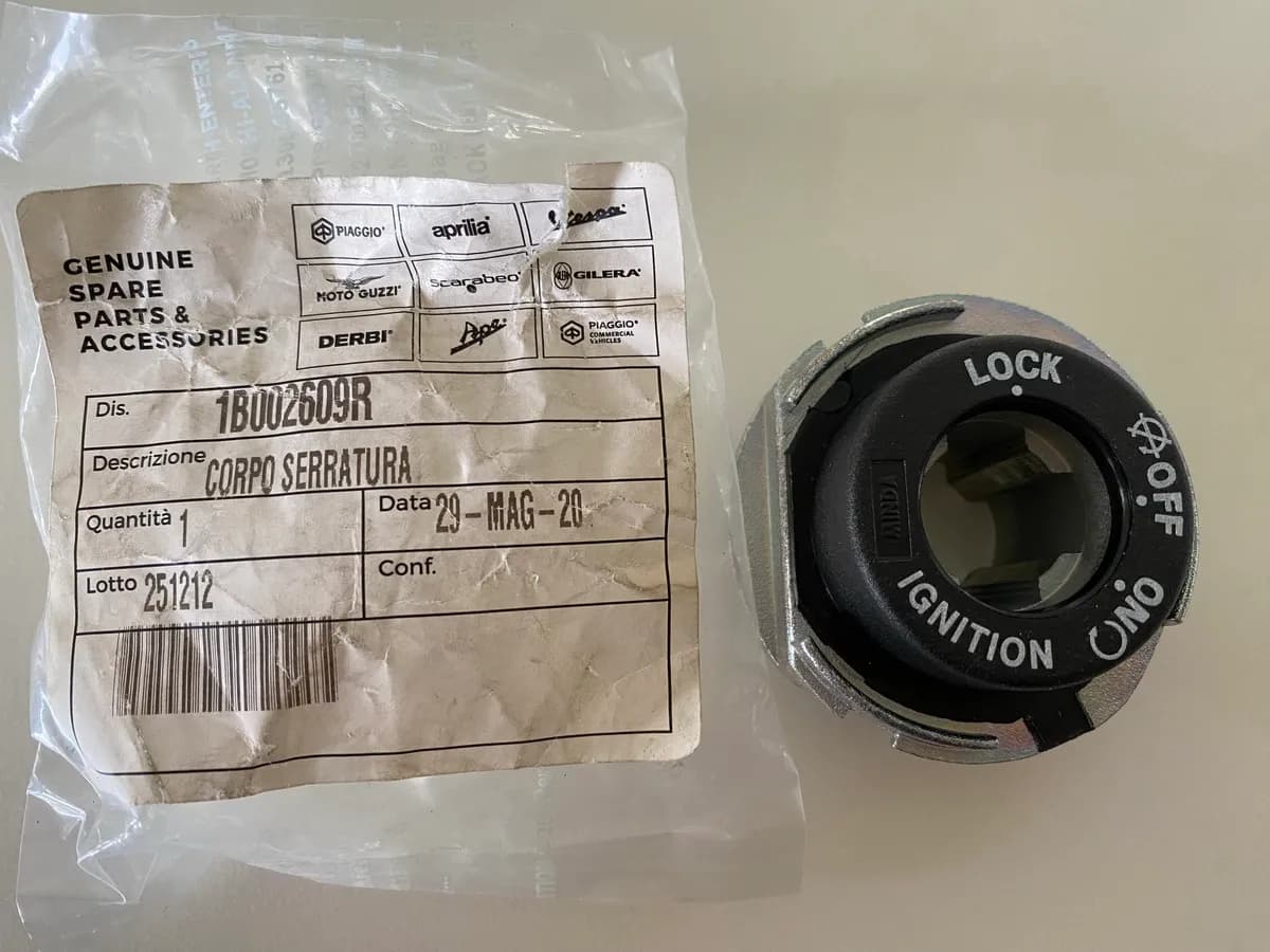 VESPA Primavera 50 4T 3V i-Get Schlossaufnahme Halterung Schloss 1B002609R - Neu