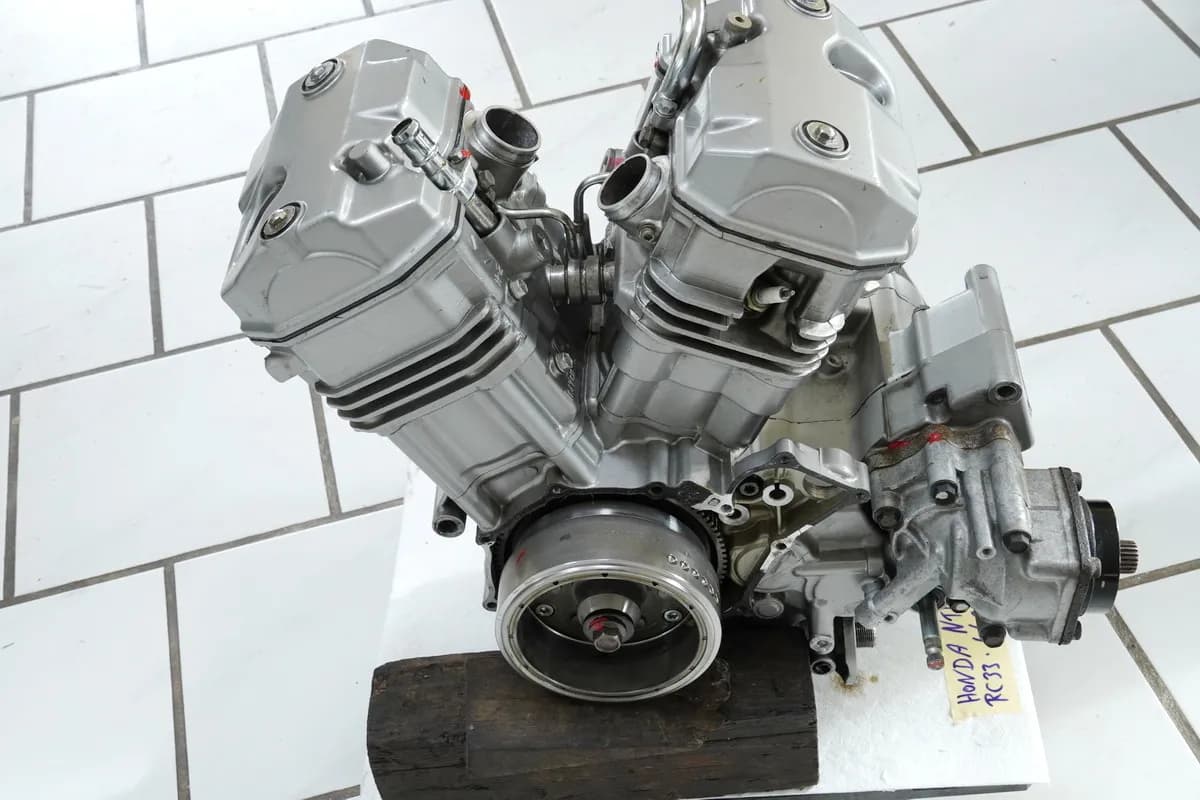 HONDA NTV 650 RC33 REVERE Motor Kurbelwelle Zylinderkopf Getriebe Kupplung