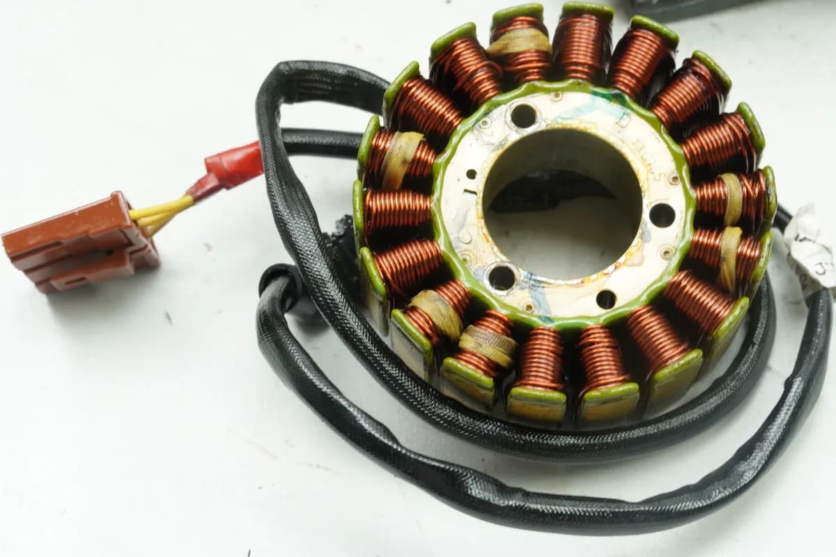 HUSQVARNA Vitpilen HQV 401 Lima Stator Lichtmaschine original Generator 6897 km