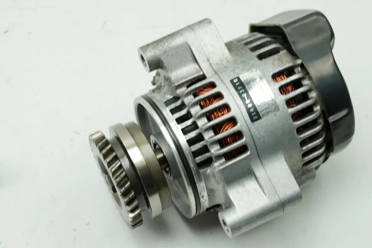 SUZUKI GSX 750 AE INAZUMA Lichtmaschine Lima Denso Generator 31400-03F10