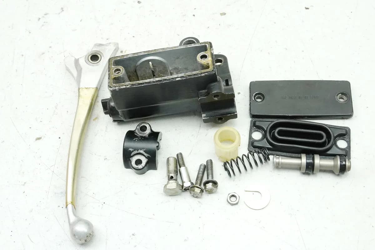 KAWASAKI Z 750 E KZ750E Bremszylinder vorn Bremspumpe Hauptbremszylinder Tokico