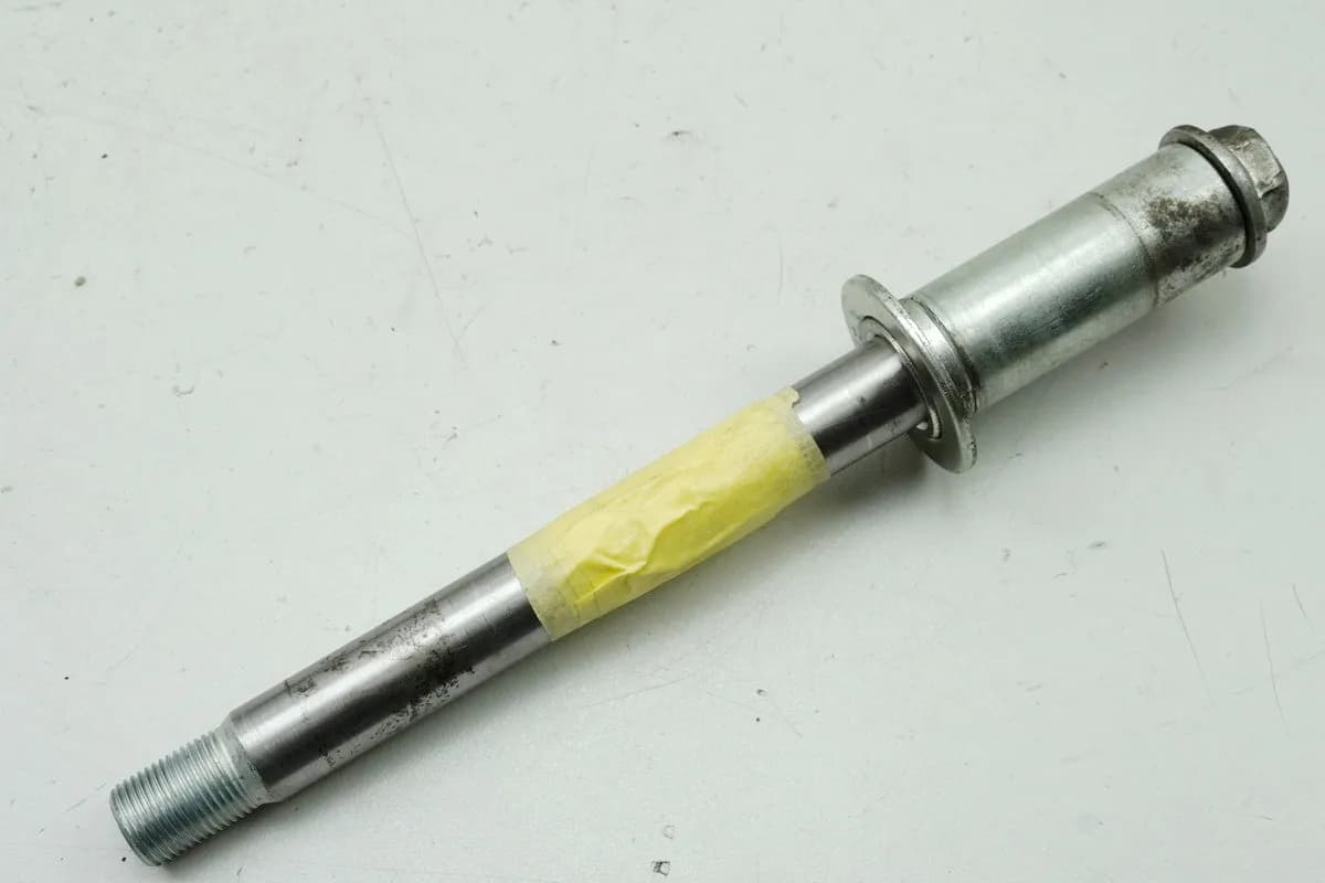 SUZUKI GSX 750 AE INAZUMA Steckachse vorn Achse Distanzen (für Felge Vorderrad)