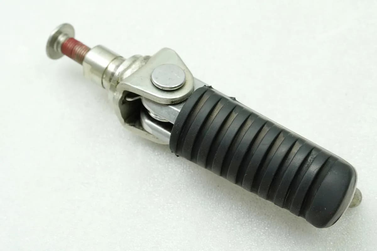 KAWASAKI Z 750 ZR750J Fußraste Fahrer rechts vorn original Halter Gelenk